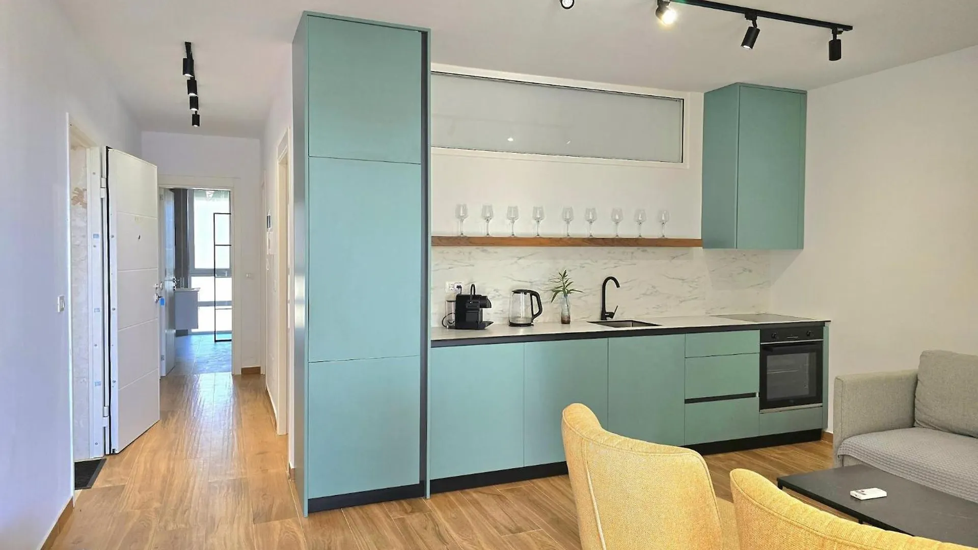 Modern Apartment Near Beach Plazhi San Pietro