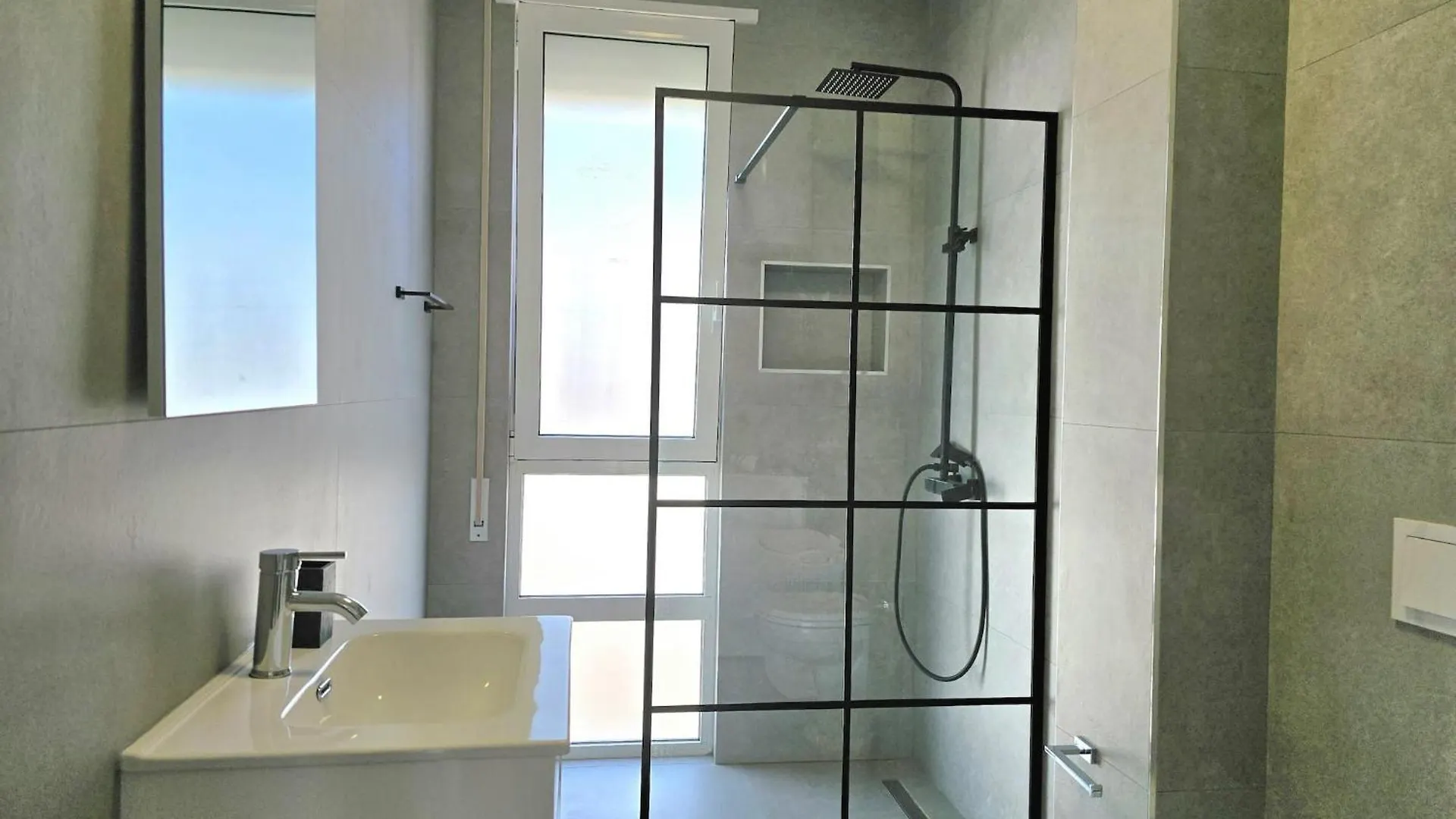 Modern Apartment Near Beach Plazhi San Pietro