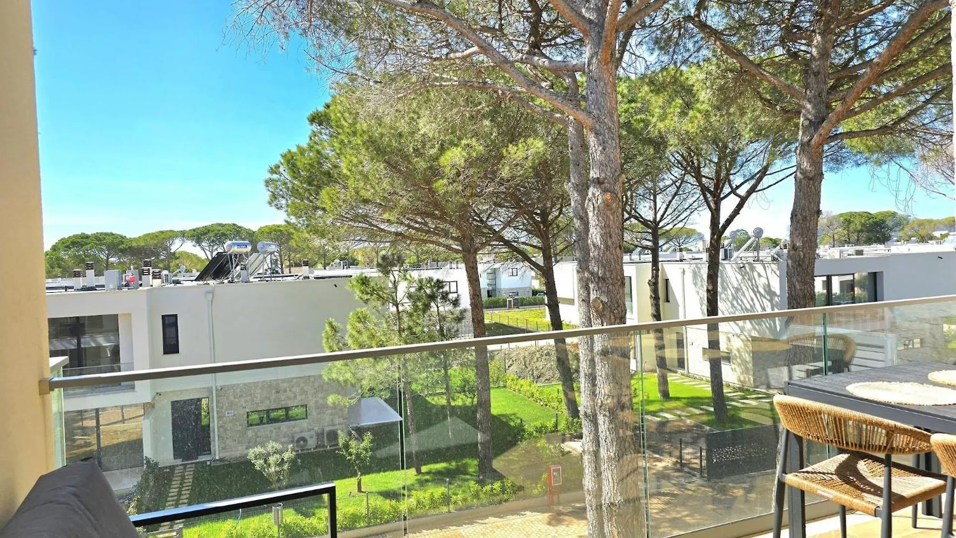 Modern Apartment Near Beach Plazhi San Pietro