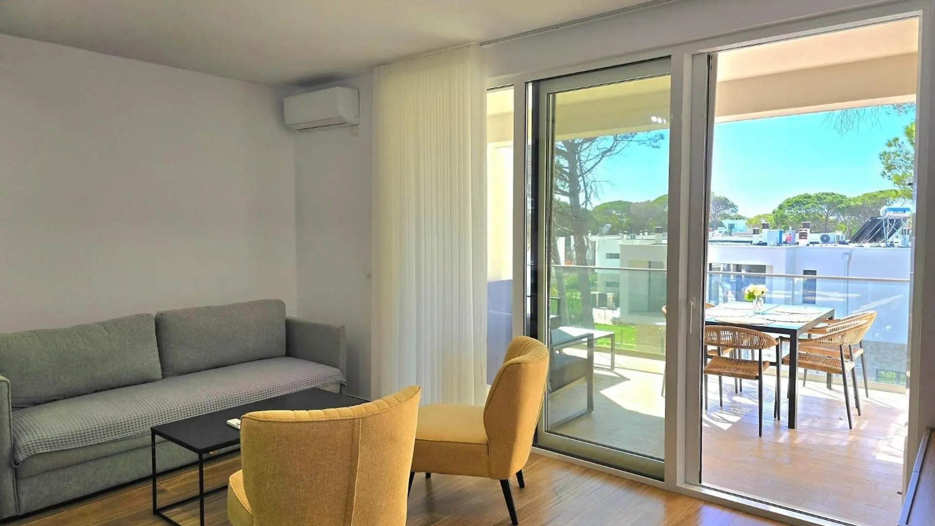 Modern Apartment Near Beach Plazhi San Pietro