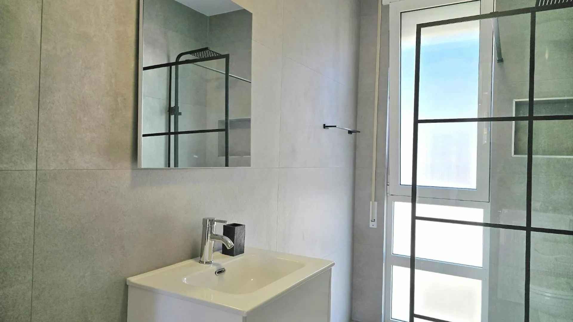 Modern Apartment Near Beach Plazhi San Pietro 0*,