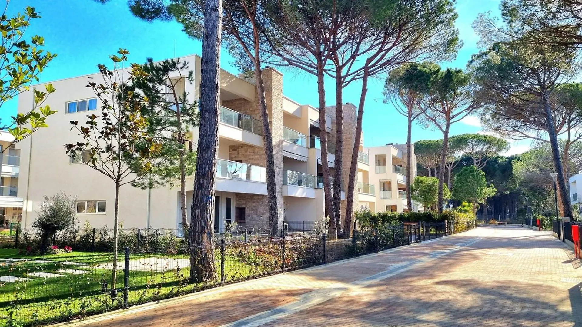Modern Apartment Near Beach Plazhi San Pietro 0*,